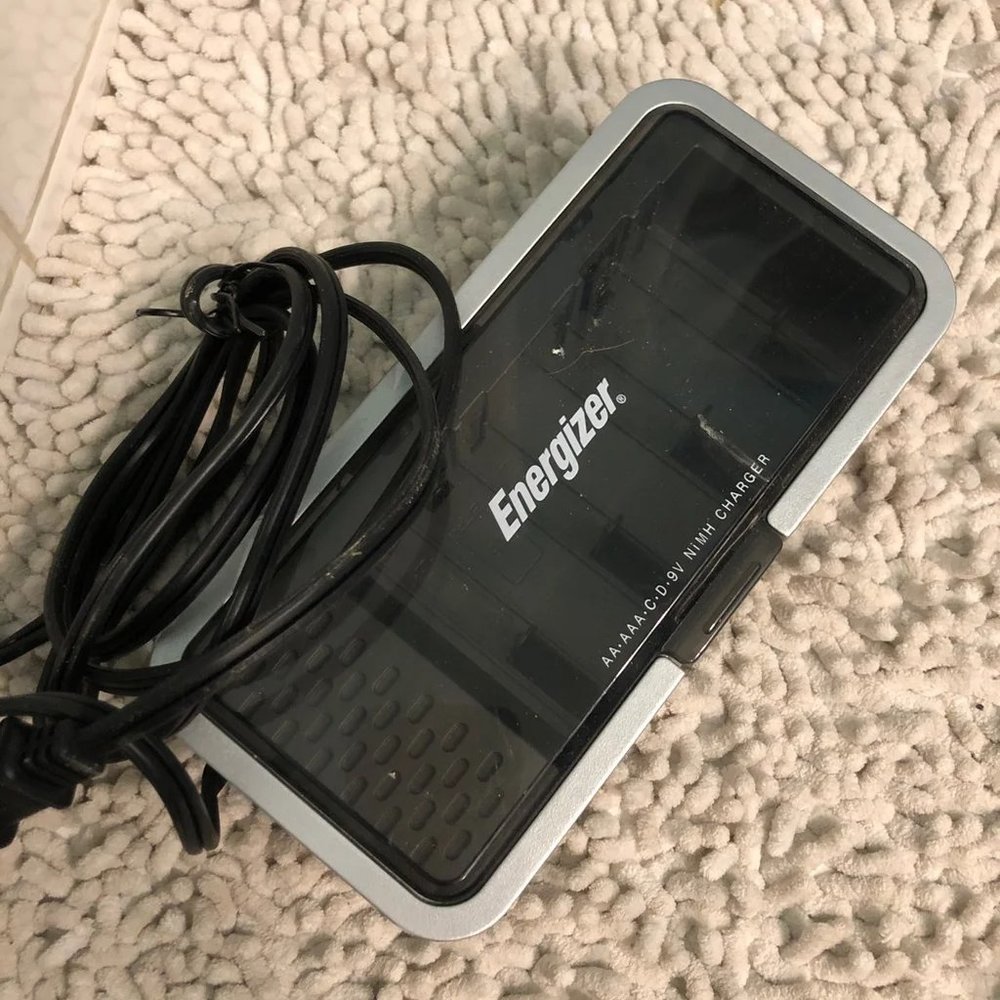 Energizer battery charger & accessories